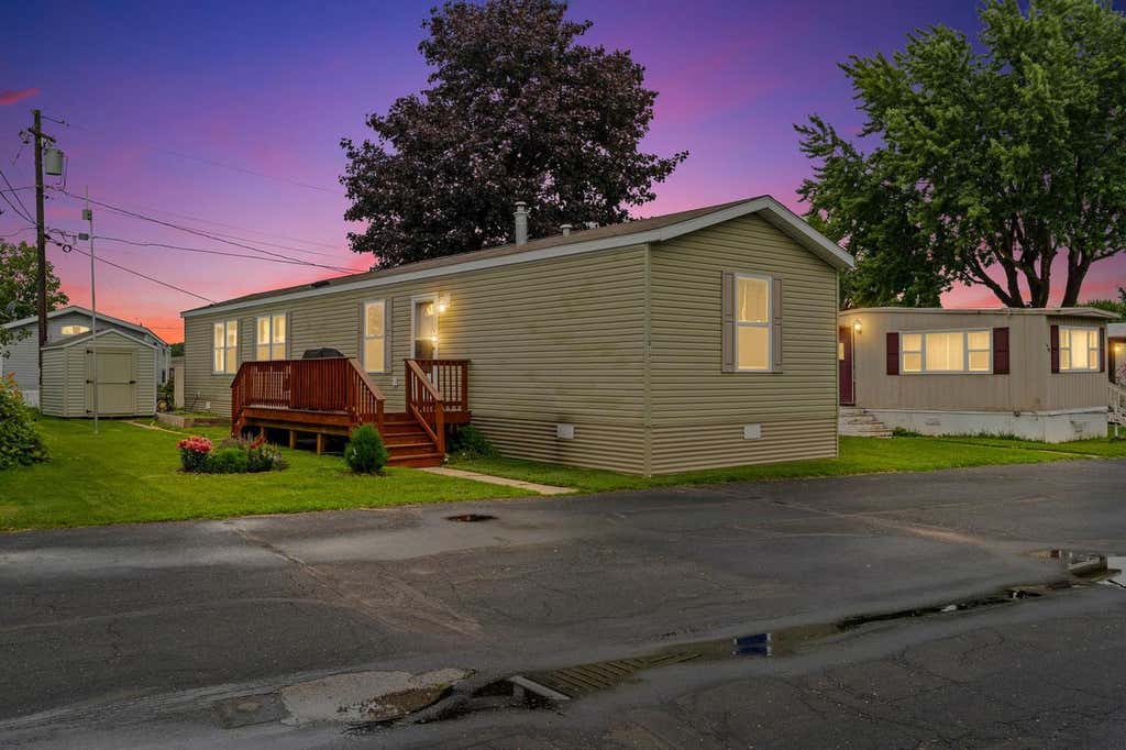 Photo of 1025 Oake S AVENUE #D19, Onalaska, WI 54650 (MLS # 2027300)
