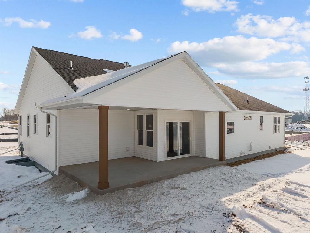 Photo of N8881 Killarney WAY, Menasha, WI 54952 (MLS # 50320782)