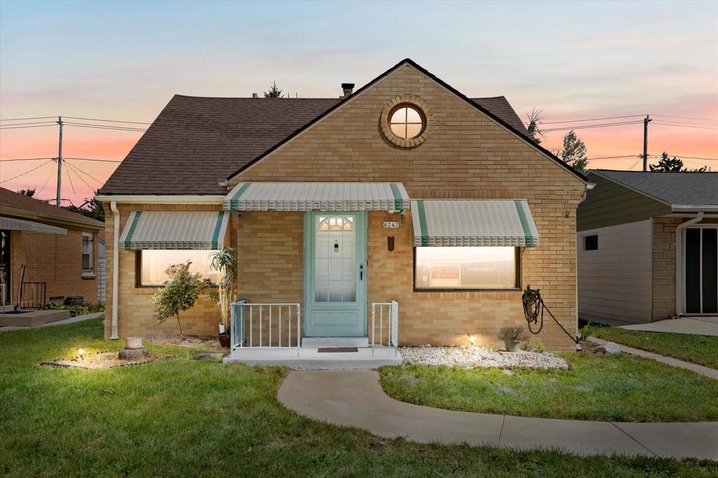 Photo of 6242 W Leon TERRACE, Milwaukee, WI 53218 (MLS # 1939399)