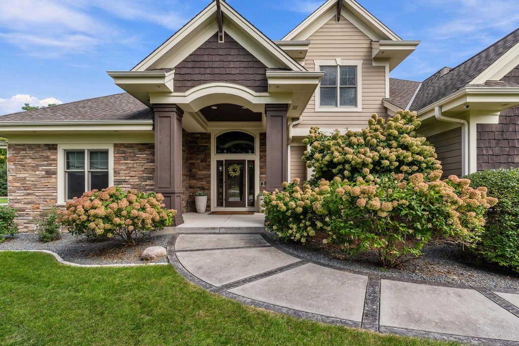 Photo of 11542 N Creekside COURT, Mequon, WI 53092 (MLS # 1983158)