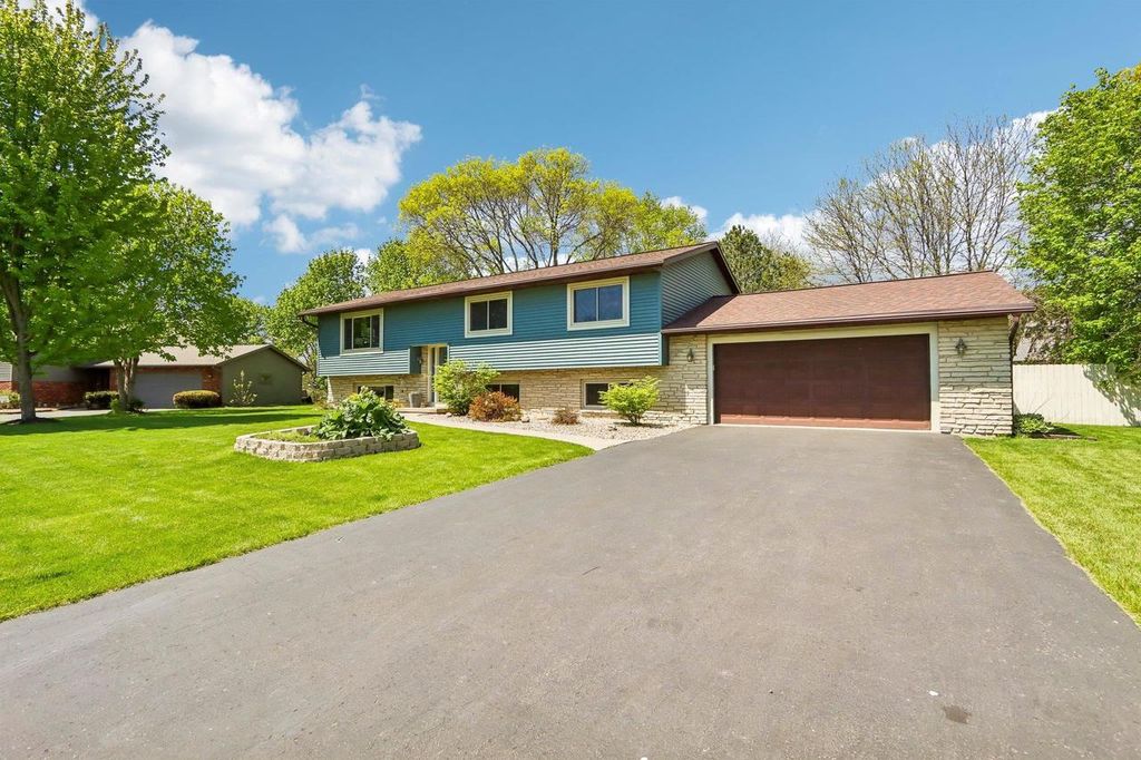 Photo of 4431 Meadow Wood CIRCLE, Deforest, WI 53532 (MLS # 2019511)