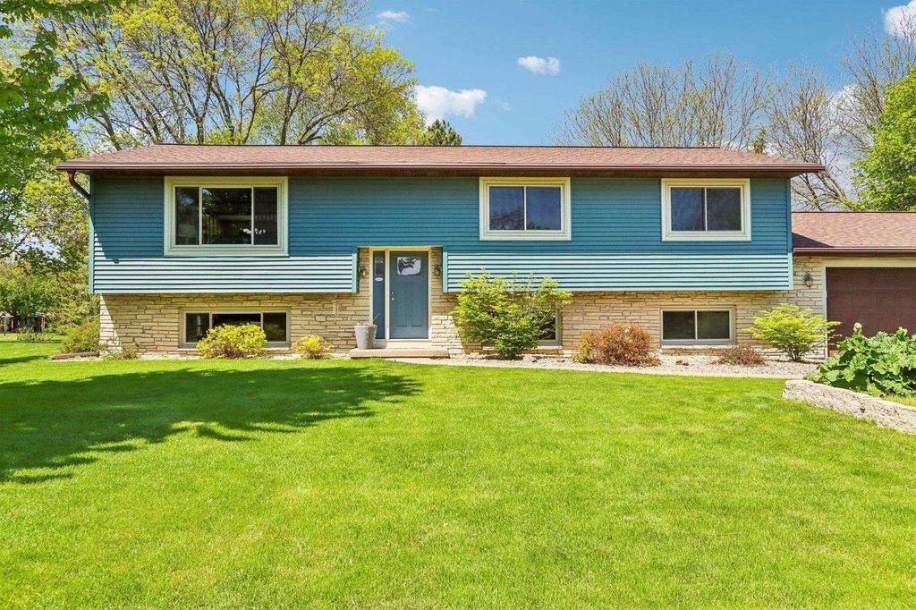 Photo of 4431 Meadow Wood CIRCLE, Deforest, WI 53532 (MLS # 2019511)