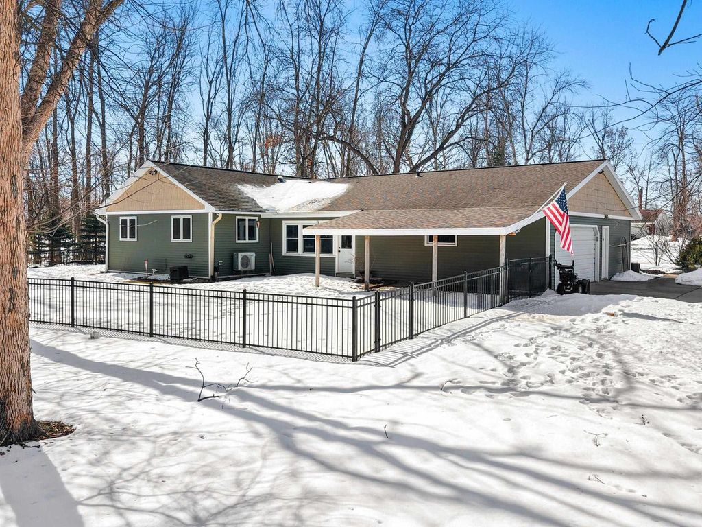 Photo of 2709 Summerset CIRCLE, Suamico, WI 54173 (MLS # 50322535)