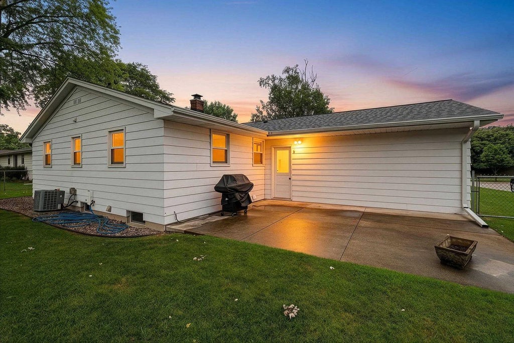 Photo of 524 E St Joseph STREET, Green Bay, WI 54301 (MLS # 50330730)