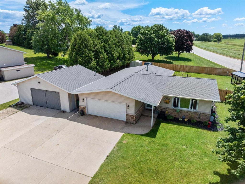 Photo of 203 Oakwood DRIVE, Manitowoc, WI 54220 (MLS # 1968379)