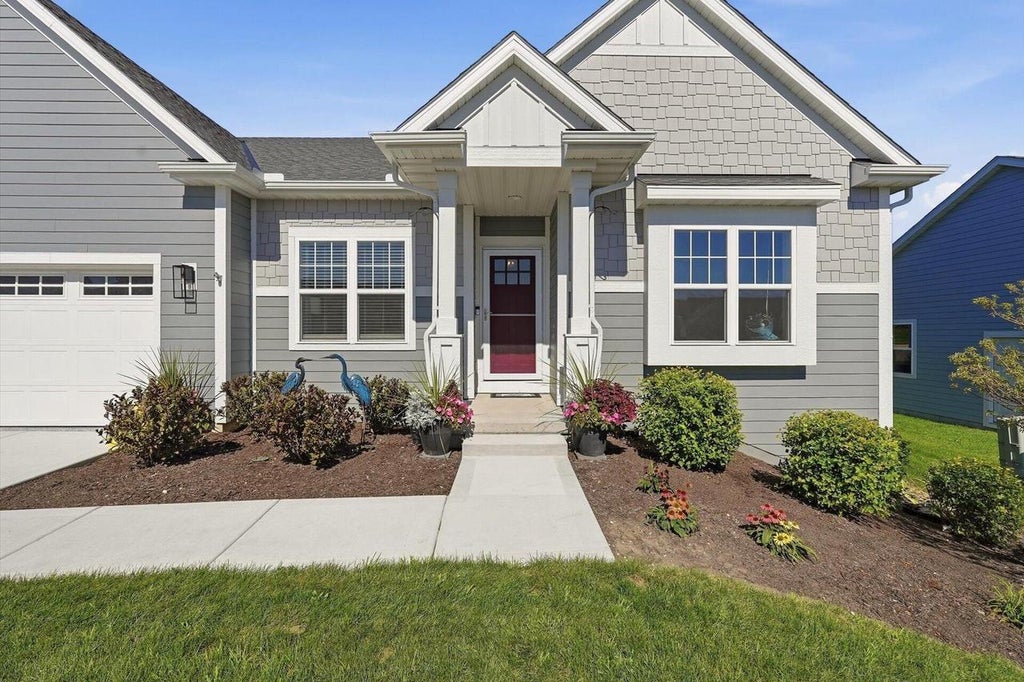Photo of N67W25502 Vail LANE, Sussex, WI 53089 (MLS # 1982632)