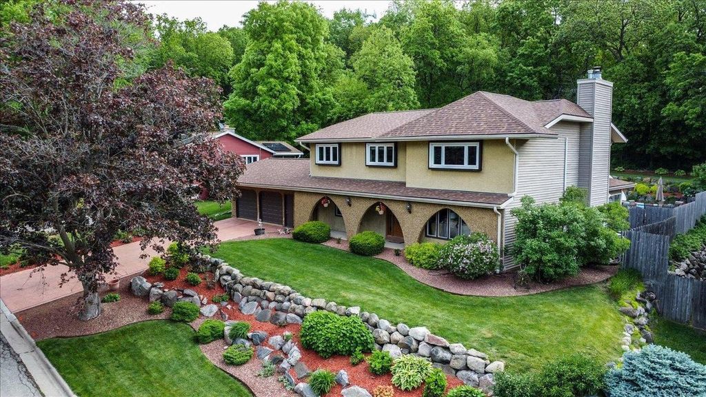Photo of 6207 Indian Mound DRIVE, Mcfarland, WI 53558 (MLS # 2023632)