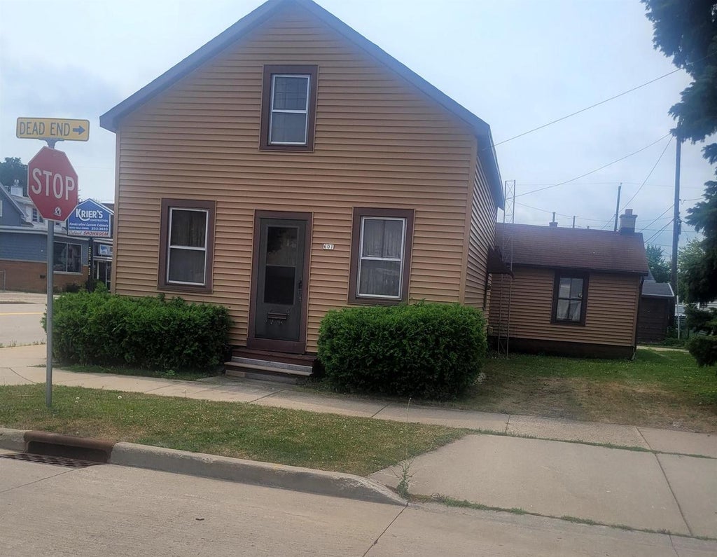 Photo of 601 W 7th AVENUE, Oshkosh, WI 54902 (MLS # 50329982)