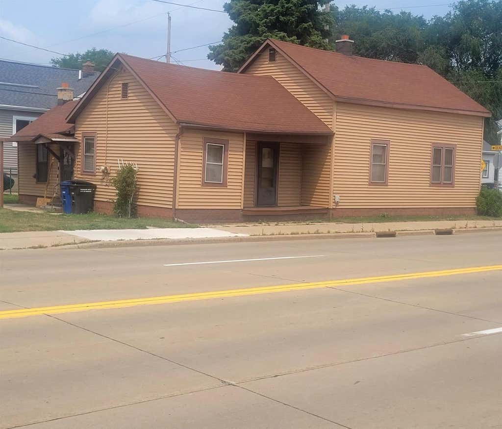 Photo of 601 W 7th AVENUE, Oshkosh, WI 54902 (MLS # 50329982)