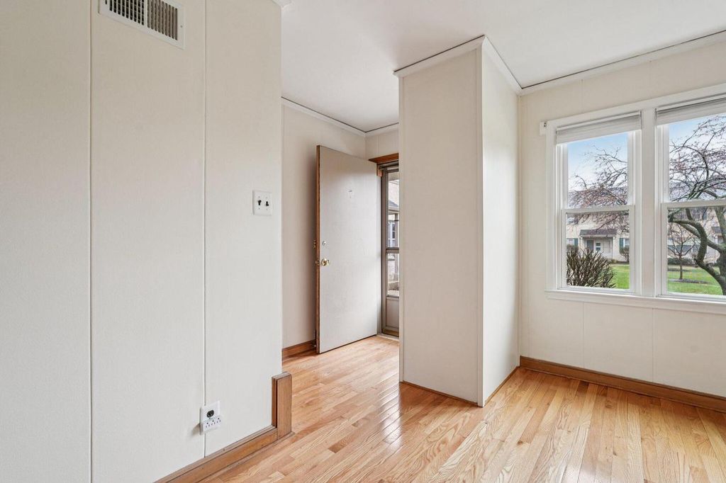 Photo of 4858 N Shoreland AVENUE, Whitefish Bay, WI 53217 (MLS # 1955781)