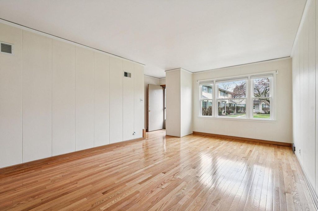 Photo of 4858 N Shoreland AVENUE, Whitefish Bay, WI 53217 (MLS # 1955781)