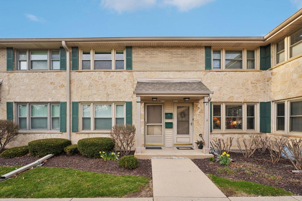 Photo of 4858 N Shoreland AVENUE, Whitefish Bay, WI 53217 (MLS # 1955781)