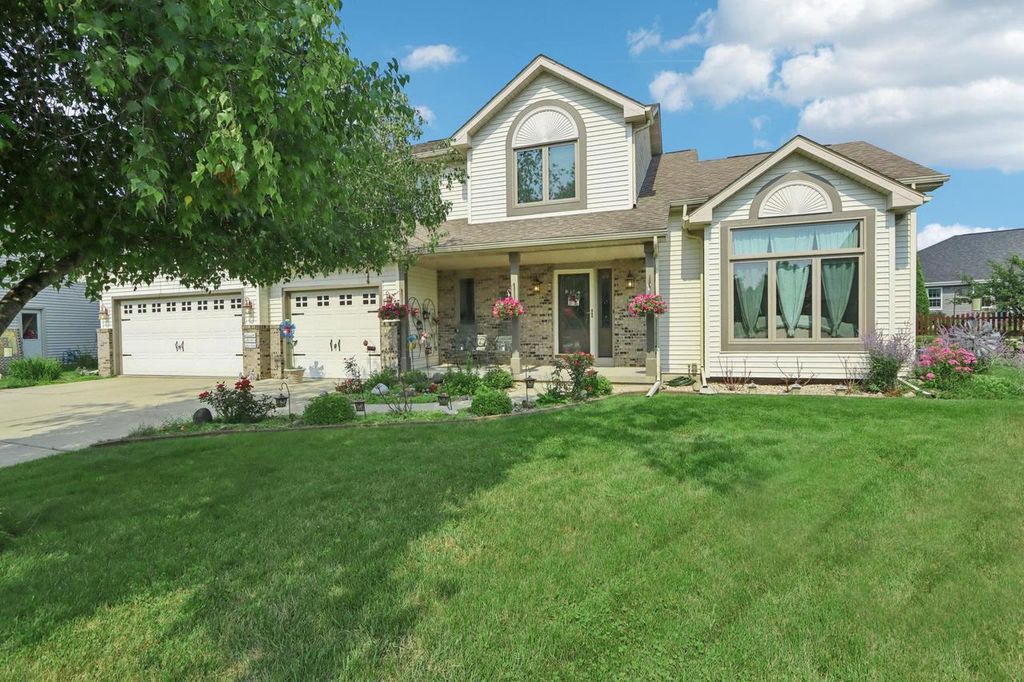 Photo of 901 Innisbrook COURT, Waunakee, WI 53597 (MLS # 2014686)