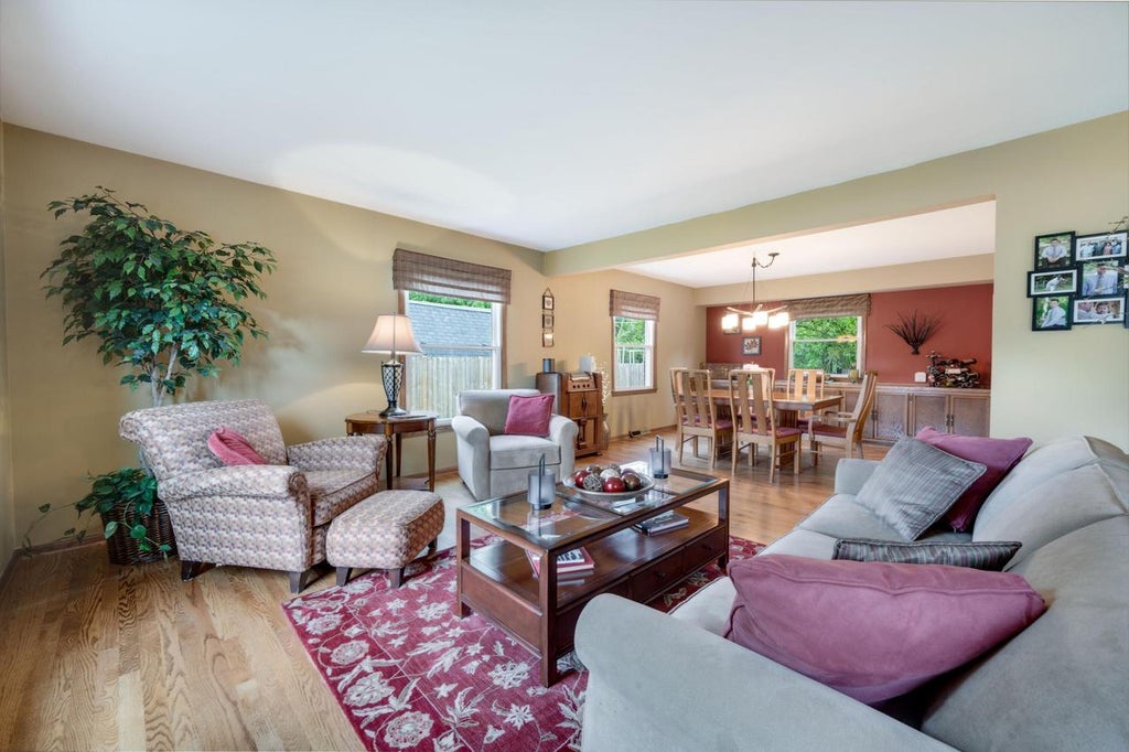 Photo of 1119 W Fairfield COURT, Glendale, WI 53217 (MLS # 1968067)