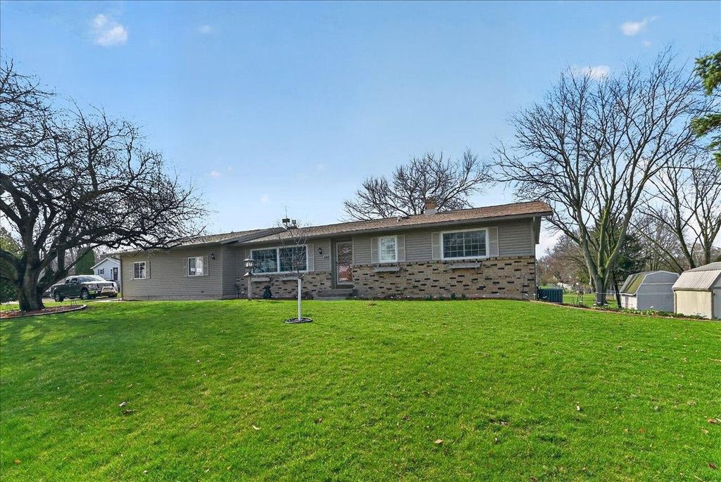 Photo of 450 Bonnie ROAD, Cottage Grove, WI 53527 (MLS # 2018090)