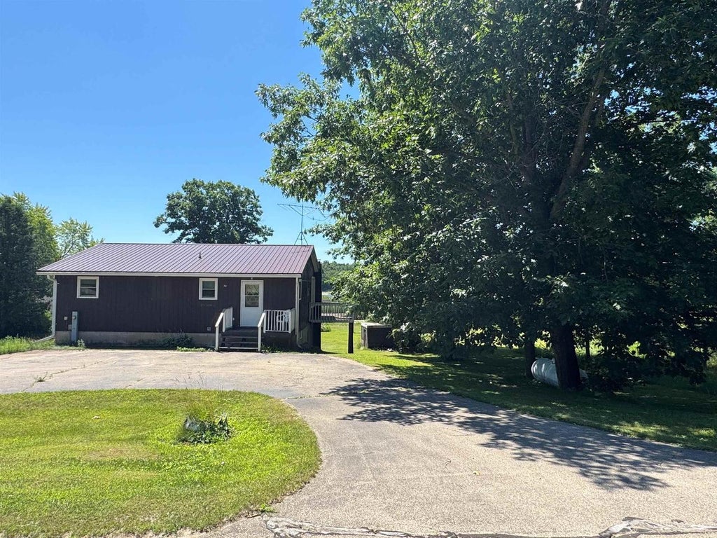Photo of 321 Lake DRIVE, Gresham, WI 54128 (MLS # 50325287)