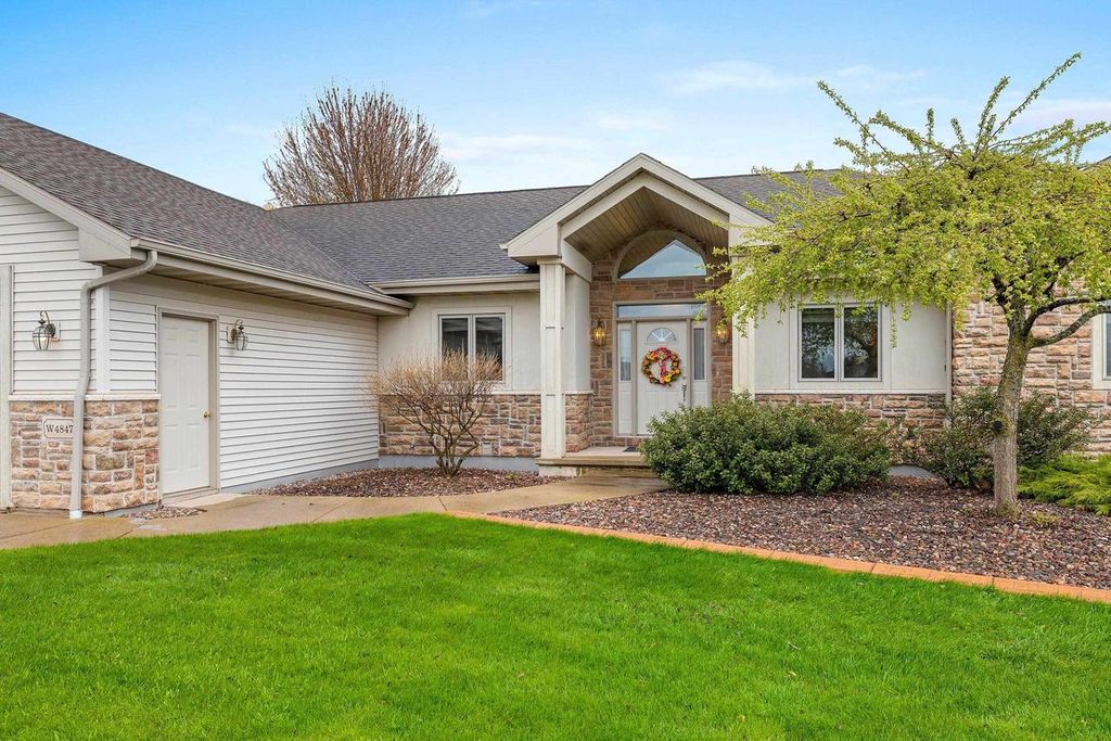 Photo of W4847 Cliff View DRIVE, Sherwood, WI 54169 (MLS # 50324653)