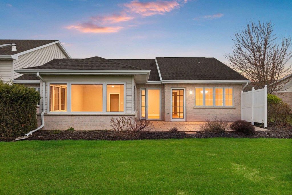 Photo of 1633 Twin Lakes CIRCLE, Green Bay, WI 54311 (MLS # 50324906)