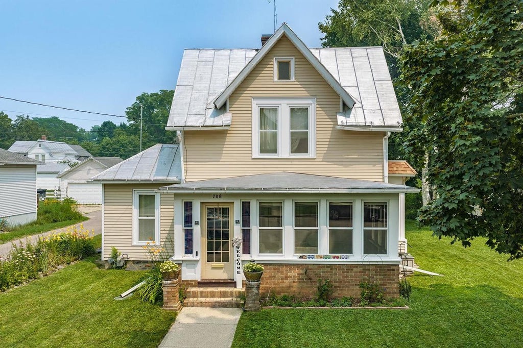 Photo of 708 Oak STREET, Baraboo, WI 53913 (MLS # 2028313)