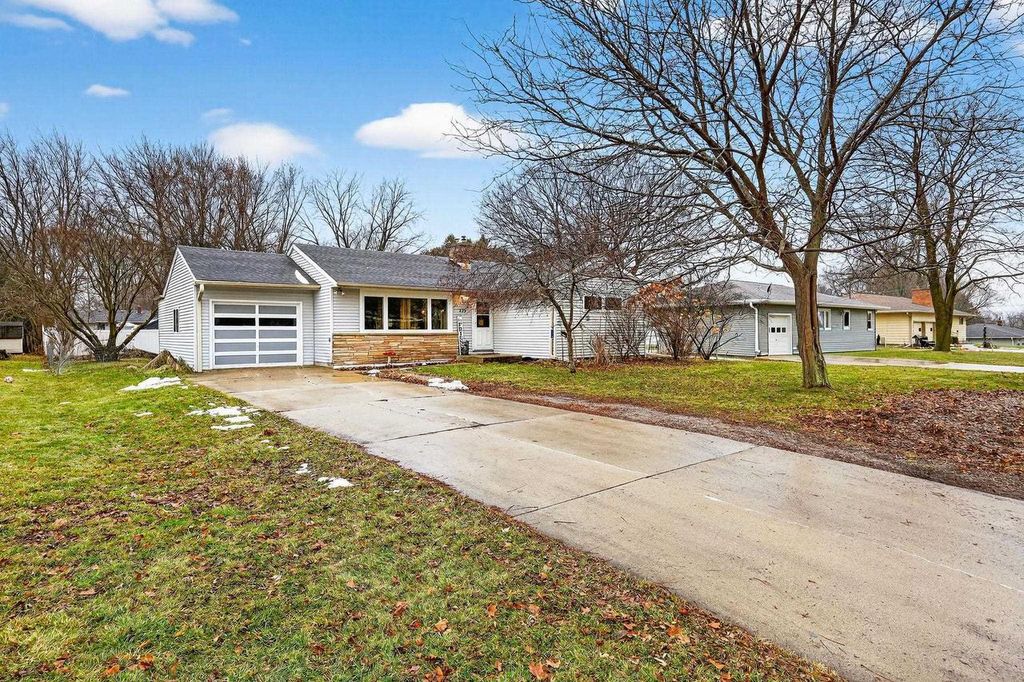 Photo of 239 E Spaulding STREET, Watertown, WI 53098 (MLS # 2014415)