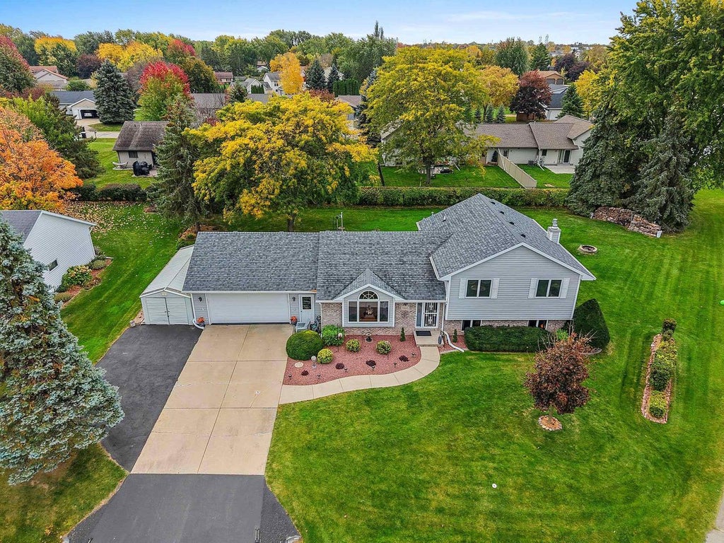 Photo of N9653 Gina DRIVE, Appleton, WI 54915 (MLS # 50334309)
