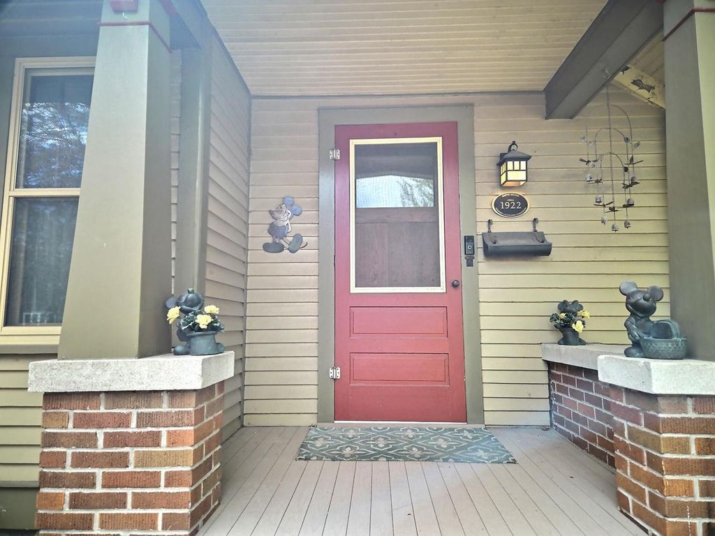 Photo of 1513 N Main STREET, Oshkosh, WI 54901 (MLS # 50324908)