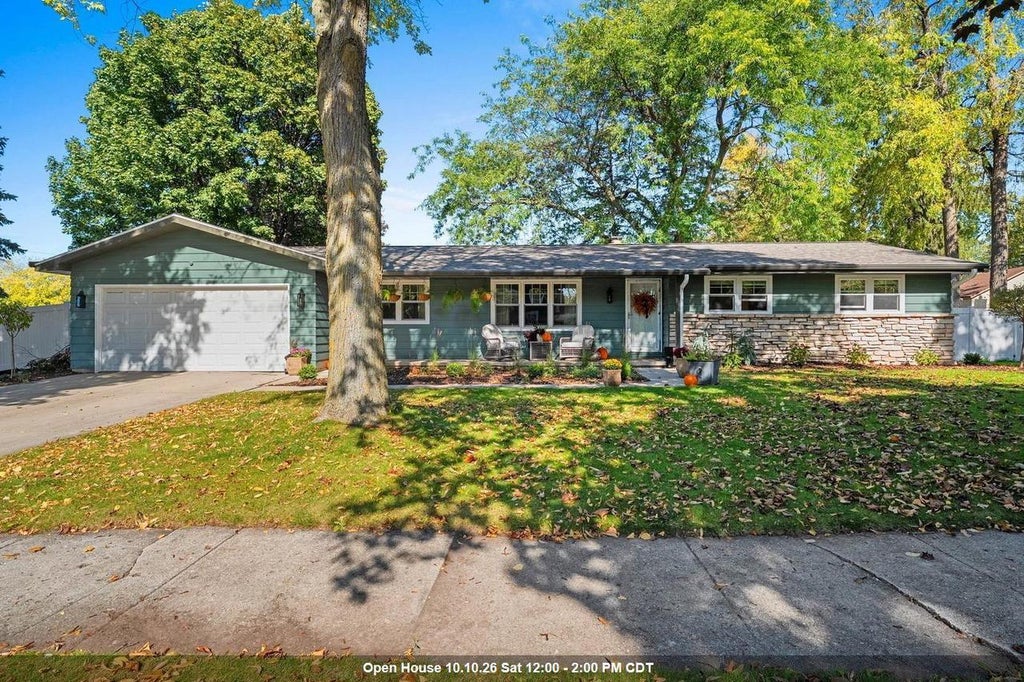Photo of 344 Miramar DRIVE, Green Bay, WI 54301 (MLS # 50334043)