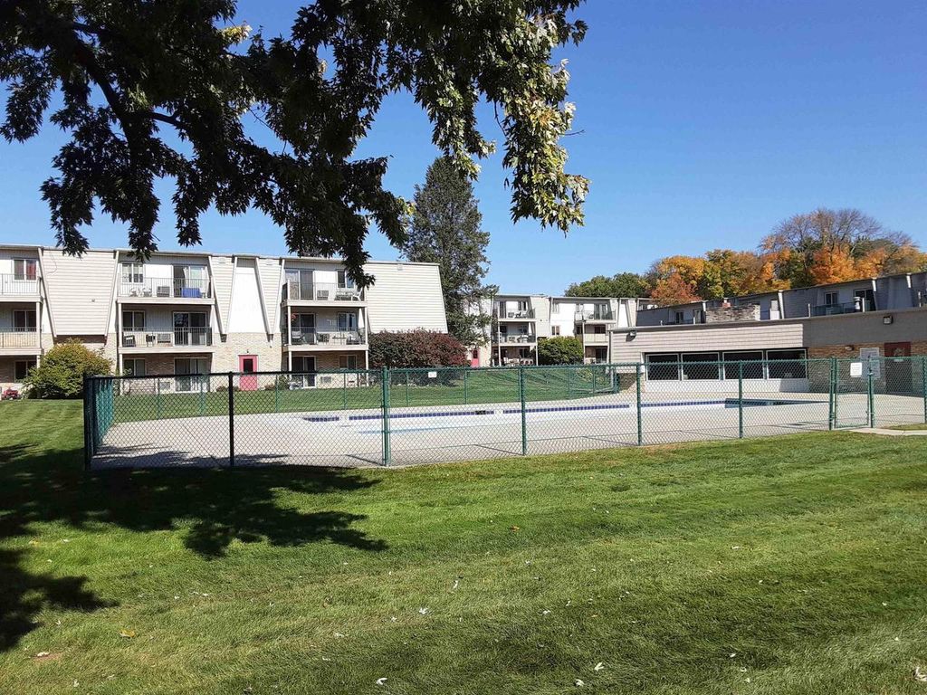 Photo of 1717 Edgewood AVENUE, Racine, WI 53404 (MLS # 1945177)