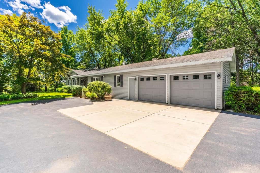 Photo of 5600 N 32nd AVENUE, Wausau, WI 54401 (MLS # 22602929)