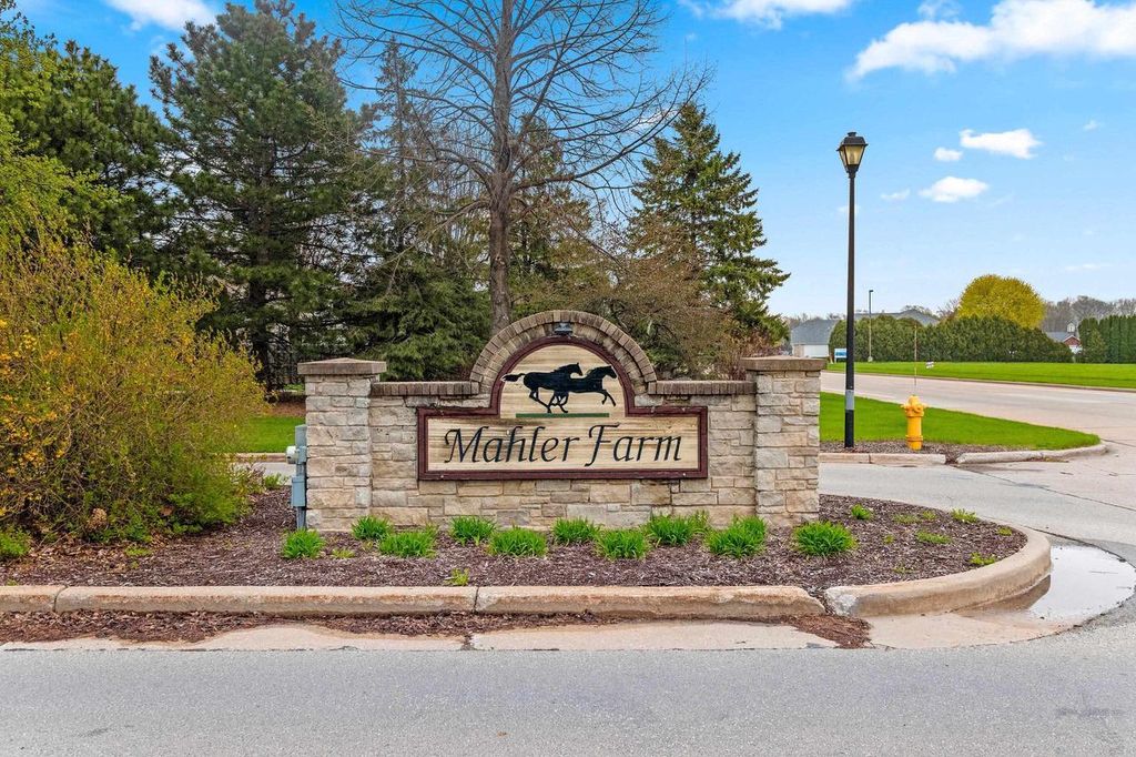 Photo of 228 Bosworth LANE, Neenah, WI 54956 (MLS # 50324428)
