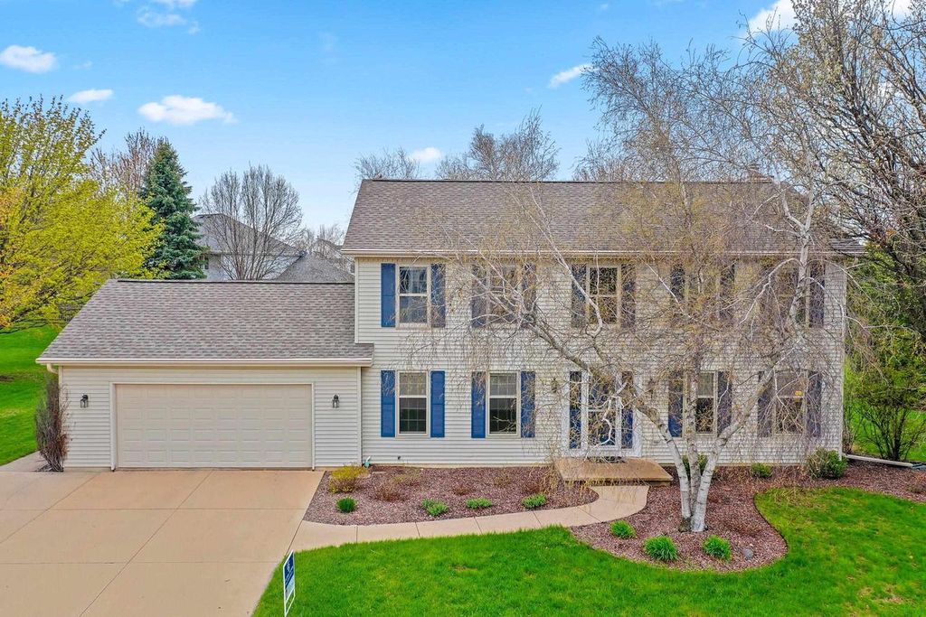 Photo of 228 Bosworth LANE, Neenah, WI 54956 (MLS # 50324428)