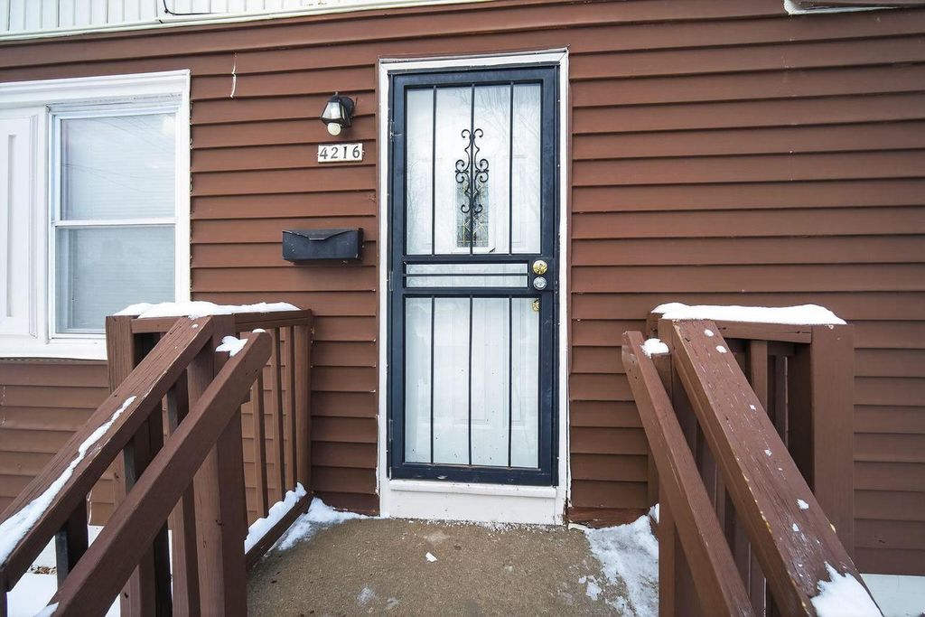 Photo of 4216 W Sheridan AVENUE, Milwaukee, WI 53209 (MLS # 1948175)