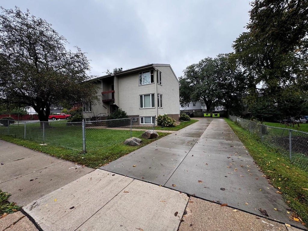 Photo of 1029 W Badger ROAD, Madison, WI 53713 (MLS # 2034730)