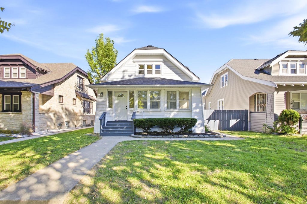 Photo of 2836 N 39th STREET, Milwaukee, WI 53210 (MLS # 1984424)