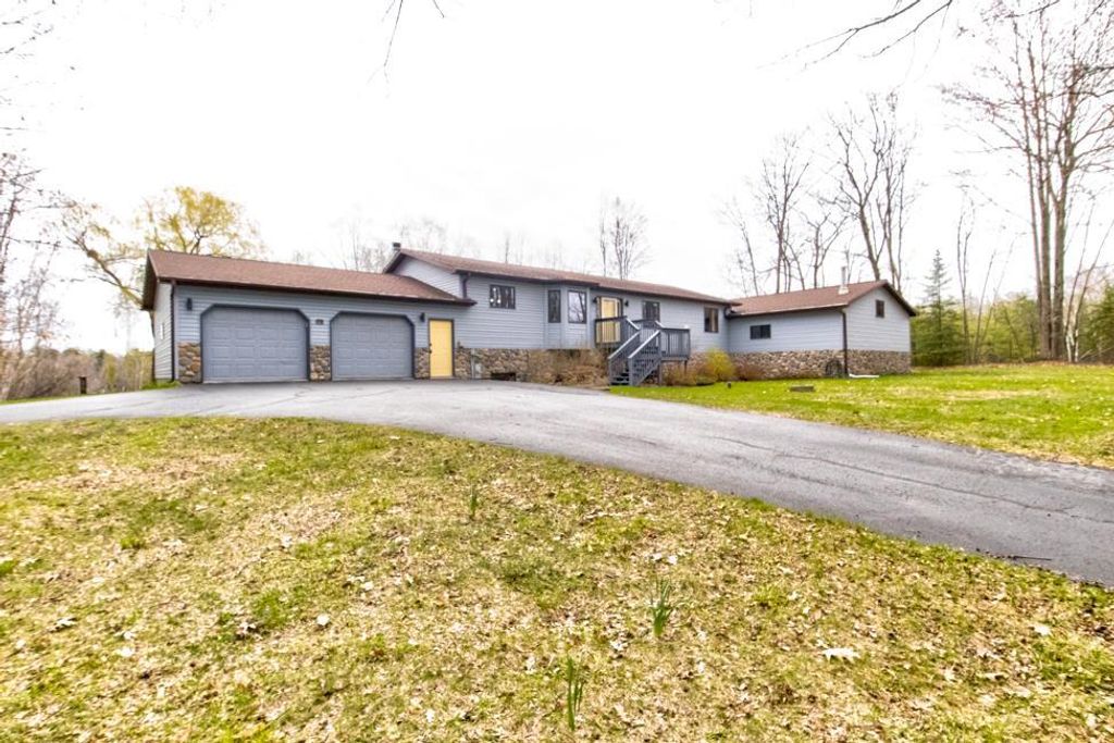 Photo of W1724 River Oaks DRIVE, Marinette, WI 54143 (MLS # 50324865)
