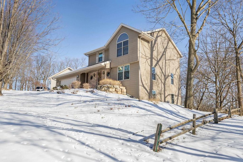 Photo of 1506 Winchester PLACE, Janesville, WI 53548 (MLS # 2011655)