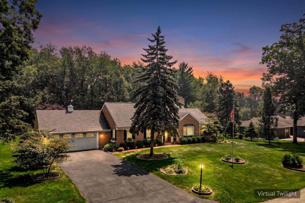 Photo of N5623 Lac Verde CIRCLE, Green Lake, WI 54941 (MLS # 2027952)