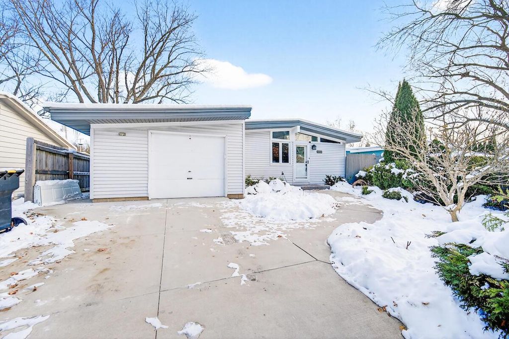 Photo of 4422 Glenway STREET, Wauwatosa, WI 53225 (MLS # 1957272)