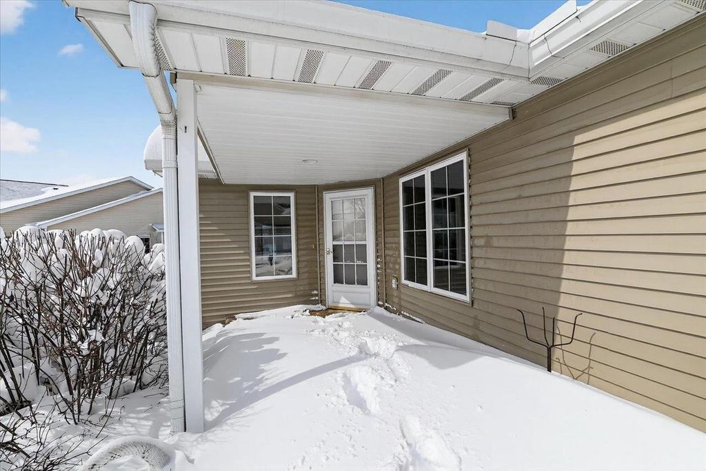 Photo of 608 Springbrook CIRCLE, Deforest, WI 53532 (MLS # 2018602)