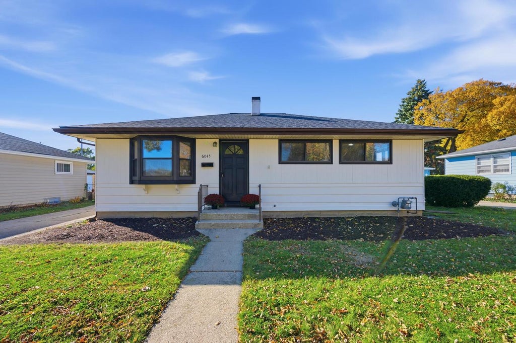 Photo of 6045 S Kirkwood AVENUE, Cudahy, WI 53110 (MLS # 1986834)