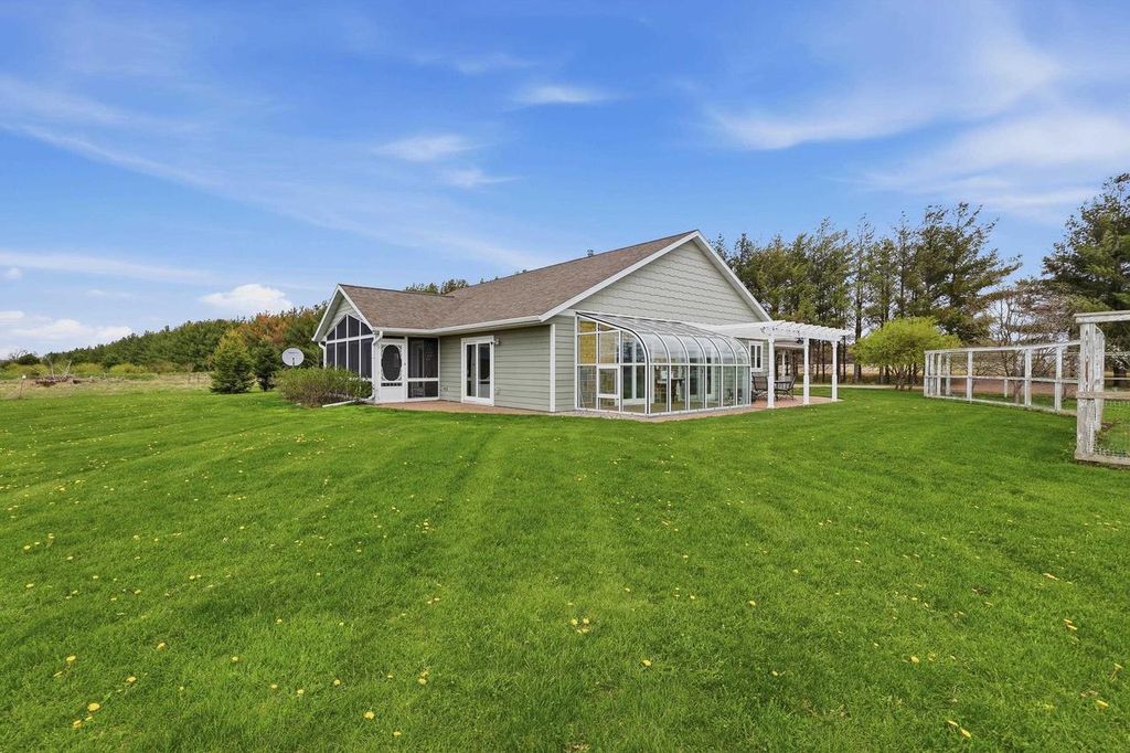Photo of 9071 Robin ROAD, Marshfield, WI 54449 (MLS # 22600520)