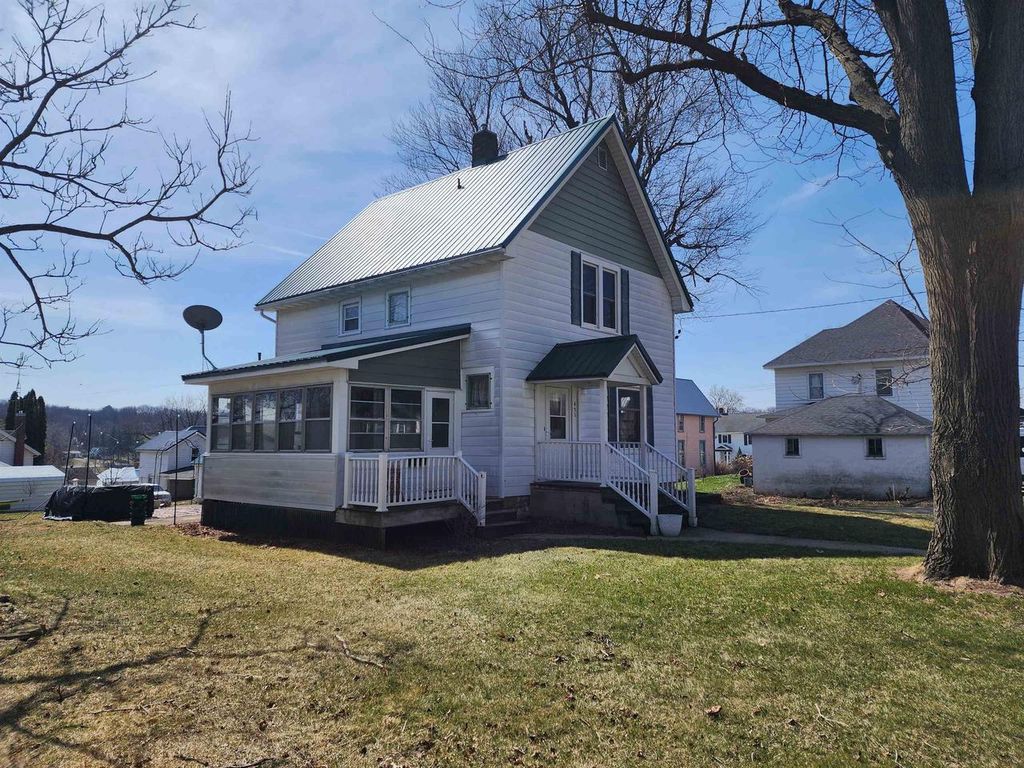 Photo of 431 E Cornelia STREET, Darlington, WI 53530 (MLS # 2018942)