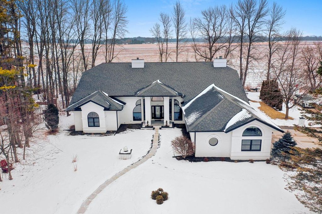 Photo of 402 Wild Oak DRIVE, Manitowoc, WI 54220 (MLS # 1952024)