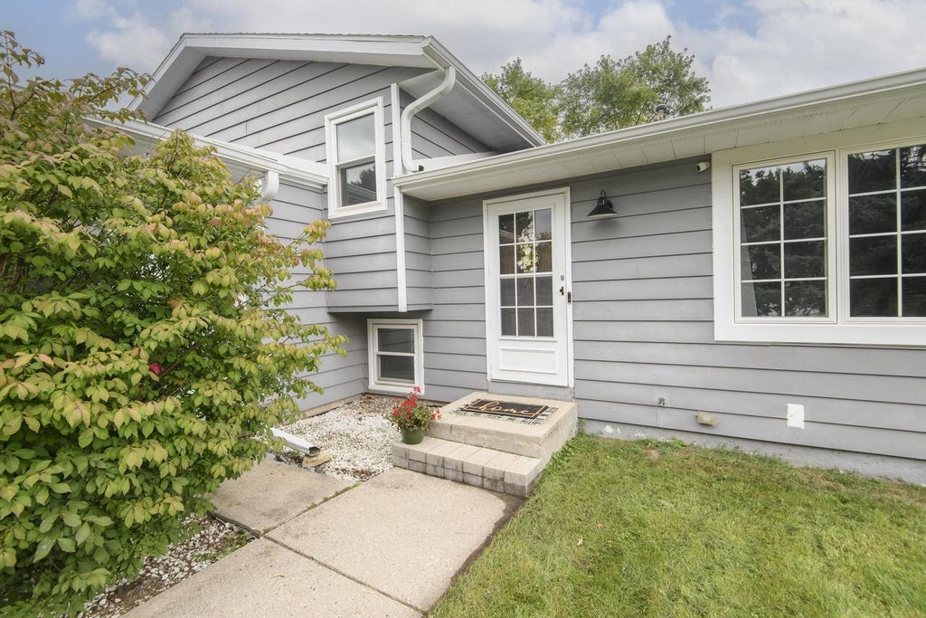 Photo of 929 Howard STREET, Waukesha, WI 53188 (MLS # 1984371)