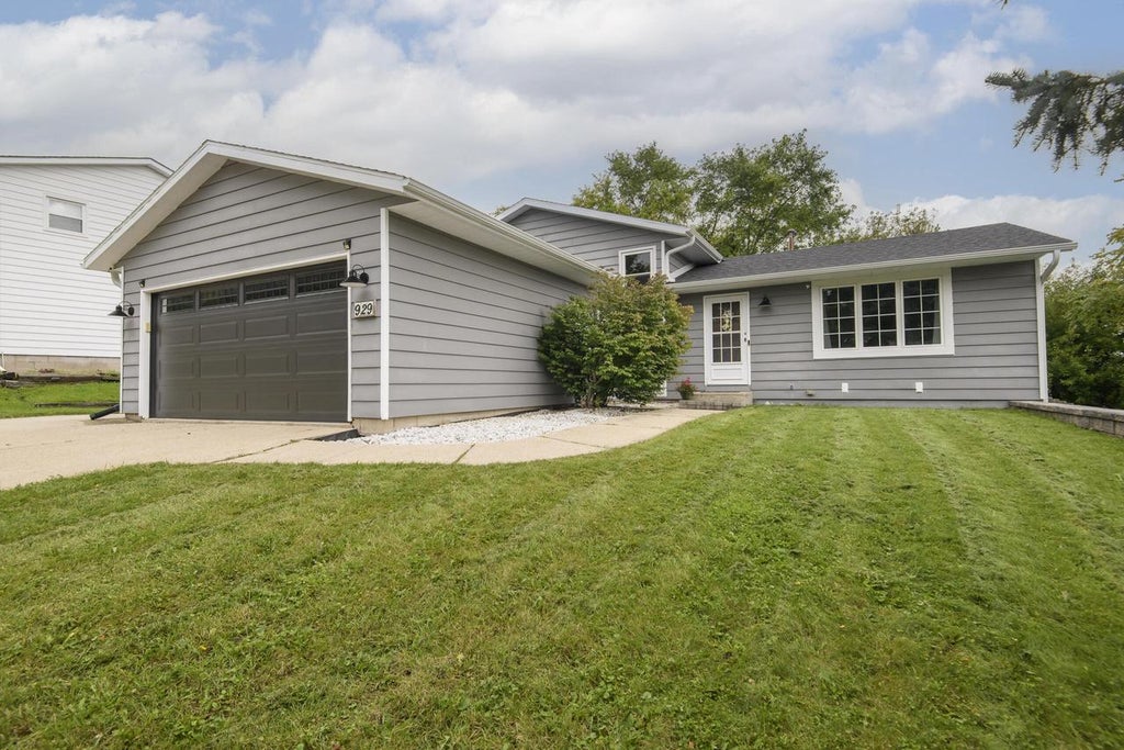 Photo of 929 Howard STREET, Waukesha, WI 53188 (MLS # 1984371)