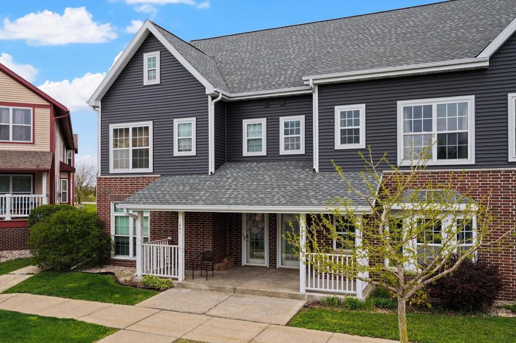 Photo of 1045 Providence Cmn, Sun Prairie, WI 53590 (MLS # 2022104)