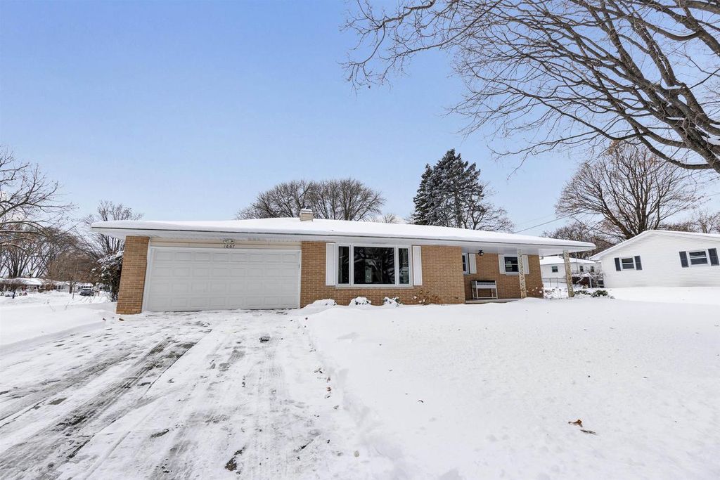Photo of 1667 Beaver Dam DRIVE, Green Bay, WI 54304 (MLS # 50319133)