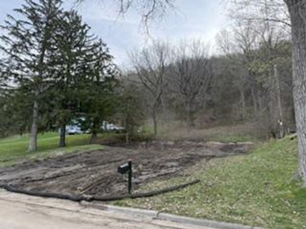 Photo of 3235 Cliffside DRIVE, La Crosse, WI 54601 (MLS # 2021138)