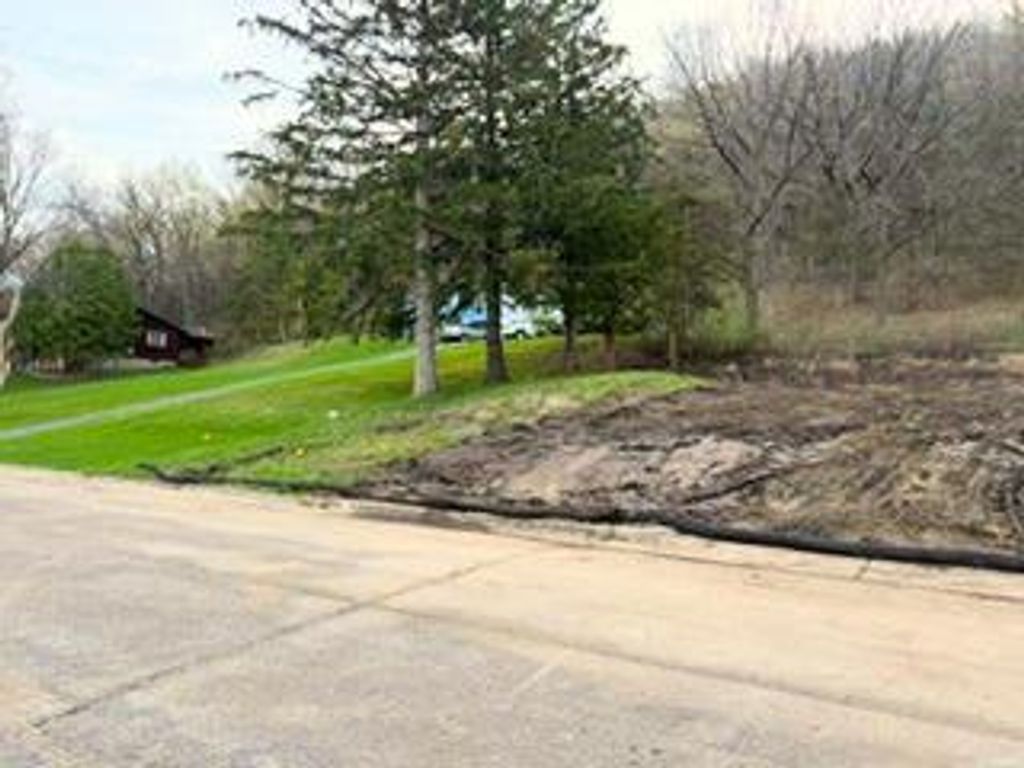 Photo of 3235 Cliffside DRIVE, La Crosse, WI 54601 (MLS # 2021138)