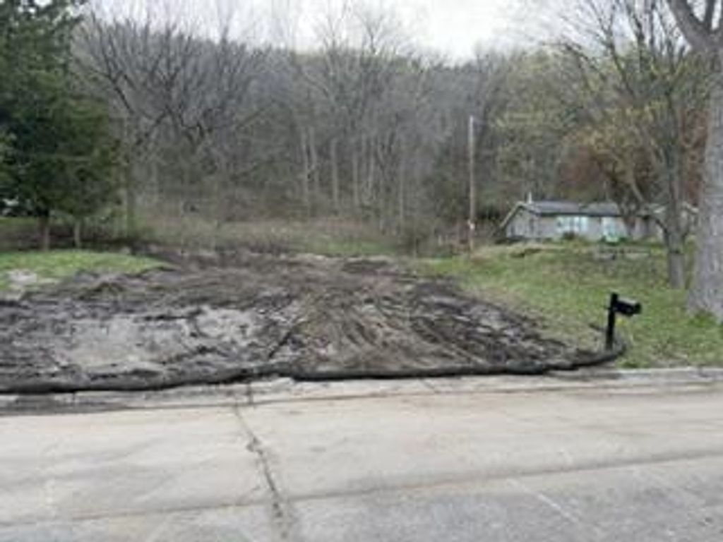 Photo of 3235 Cliffside DRIVE, La Crosse, WI 54601 (MLS # 2021138)